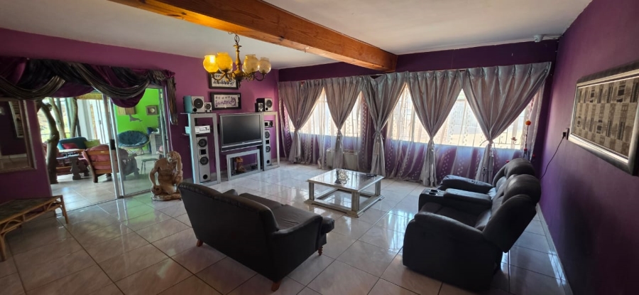 6 Bedroom Property for Sale in Wilkeville North West